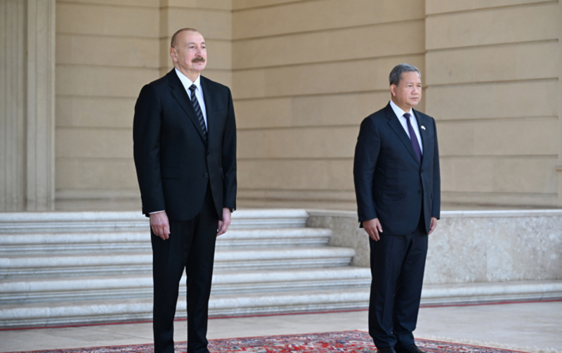 İlham Əliyev Kambocanın Baş nazirini qarşıladı