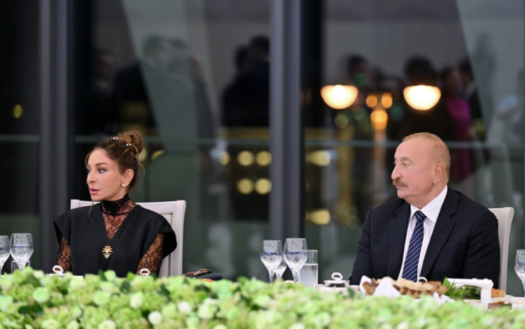 Prezident ailəsi ilə Bakıda mühüm şam yeməyində -