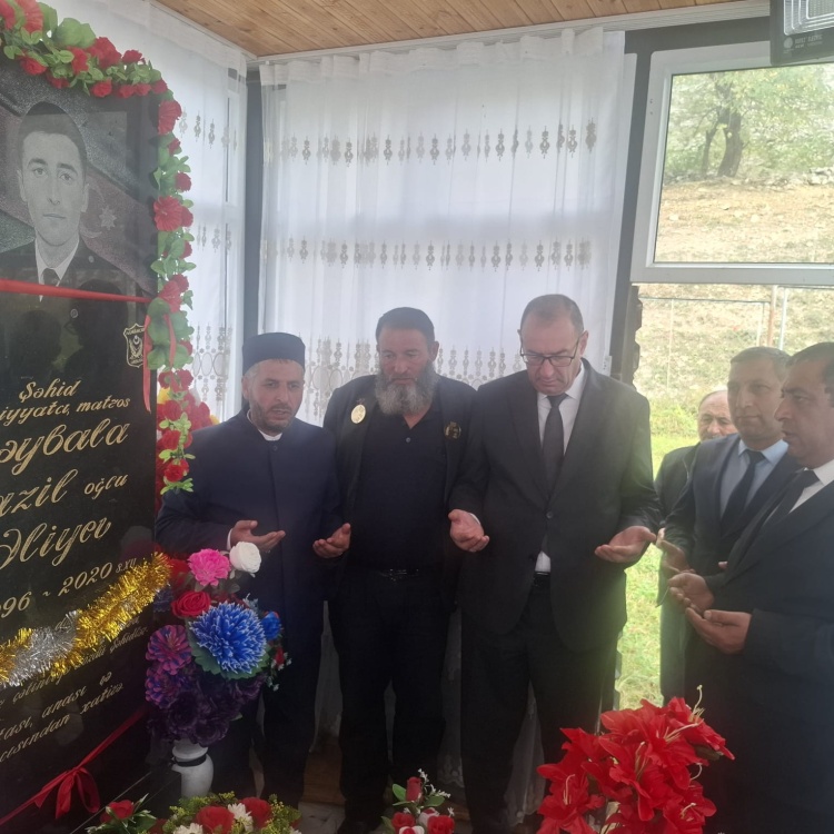 Şəhid Əliyev Bəybala Fazil oğlunun doğum günü münasibətilə məzarı ziyarət edilib