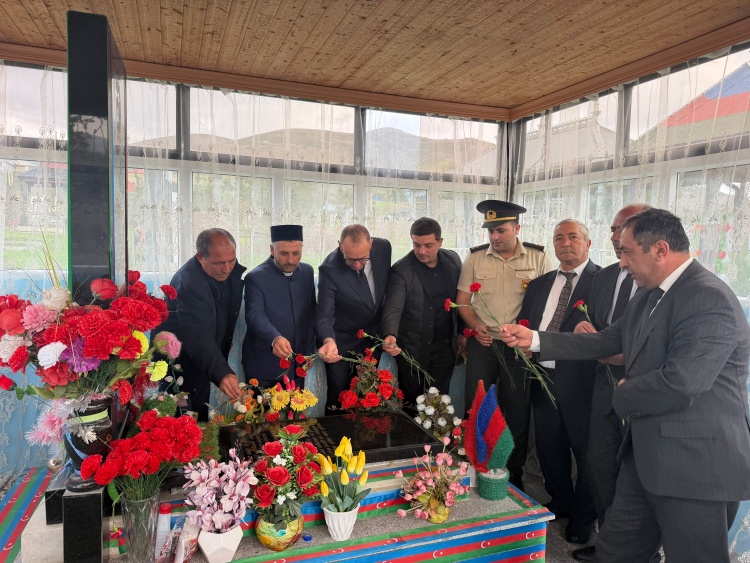 Gədəbəydə Şəhidin ildönümü münasibətilə məzarı ziyarət edilib