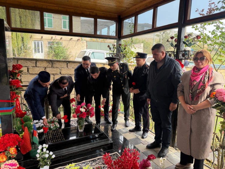 Şəhid məzarı ziyarət edilib