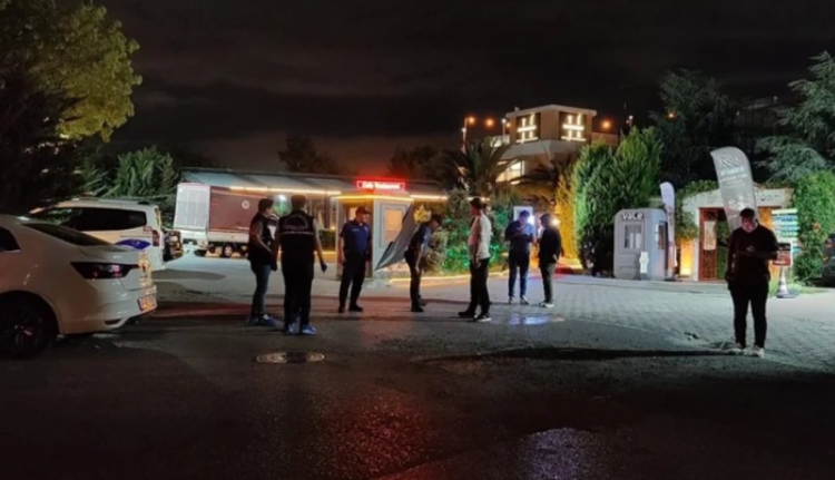 İstanbulda konsert məkanında silahlı insident: Polis əməkdaşı və hücumçu öldü