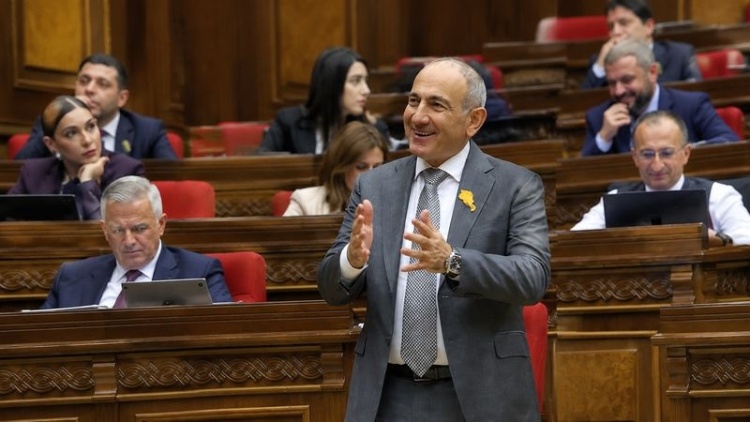 Paşinyanın partiyası seçkilərdə üstünlük qazandı –