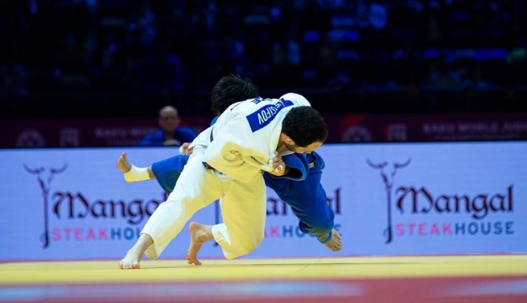 Əhməd Yusifov dünya çempionu oldu