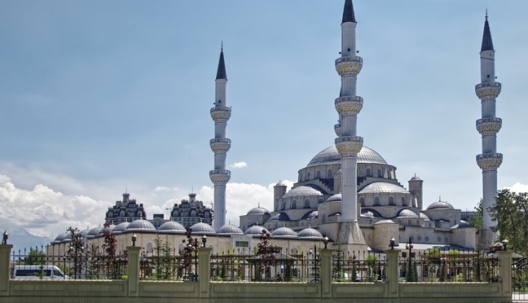 Qırğızıstanda 4470 məscidlə bağlı yeni qərar – Yoxlamalar başladı